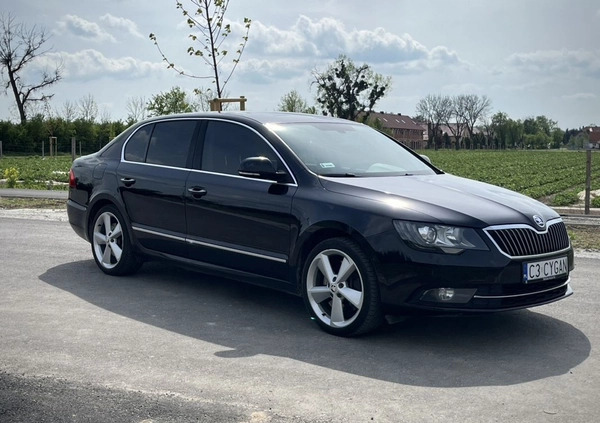 Skoda Superb cena 54900 przebieg: 249000, rok produkcji 2014 z Kuźnia Raciborska małe 301